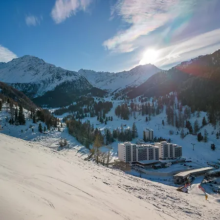 Le Bouquetin L Ski-out L Sauna Lägenhet *